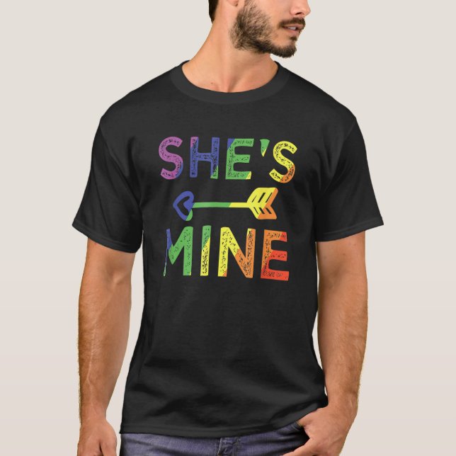 Lesbian Couple She s Mine I m Hers Matching LGBT P T-Shirt (Vorderseite)