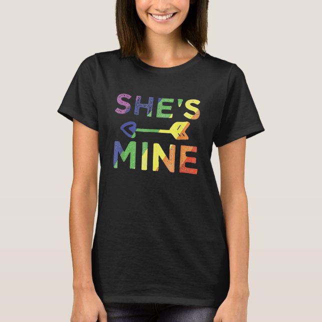 Lesbian Couple Sheu2019s Mine Lgbt Couple Matching T-Shirt (Vorderseite)