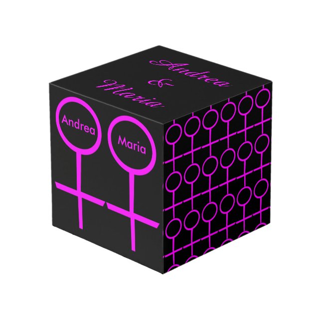 Lesbian Lovers Personalisiertes Foto Cube Würfel (Vorderseite Schrägansicht)