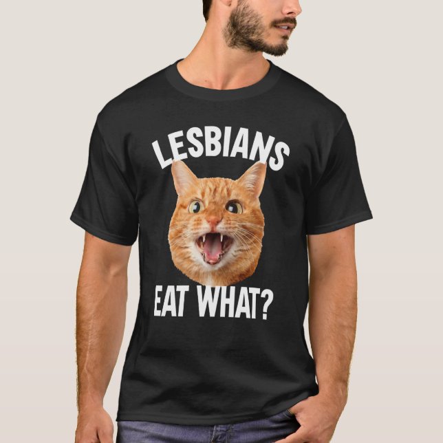 Lesbians Eat What LGBT Cat T-Shirt (Vorderseite)