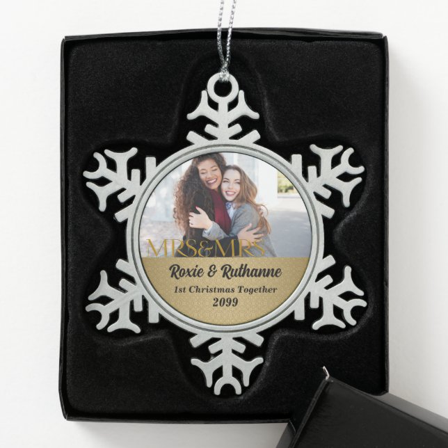 Lesbische Paare 1. Weihnachtsgoldene Foto Schneeflocken Zinn-Ornament (Box)