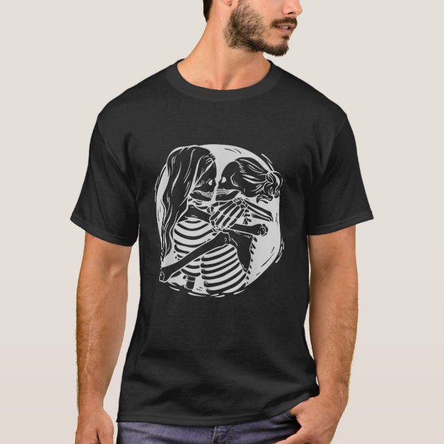 Lesbische Paare LGBTQ Pride Skeletons Kissing Vale T-Shirt (Vorderseite)