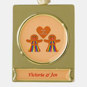Lesbische Weihnachtsgingerbrot Ladys Couple Custom Banner-Ornament Gold
