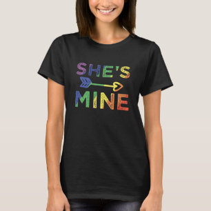 Lesbisches Paar Sie ist mein treuer LGBT-Stolz T-Shirt