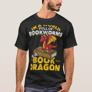 Lesen in einer Welt voller Buchwürmer ist ein Buch T-Shirt