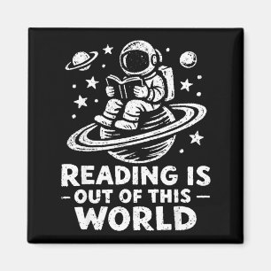 Lesen ist außerirdischer Astronaut liest Magnet
