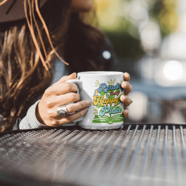 Lesen ist mein glücklicher Ort Bunt  Kaffeetasse (Von Creator hochgeladen)