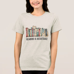 Lesen ist Widerstand Katze & Bücher T-Shirt Tri-Blend Shirt