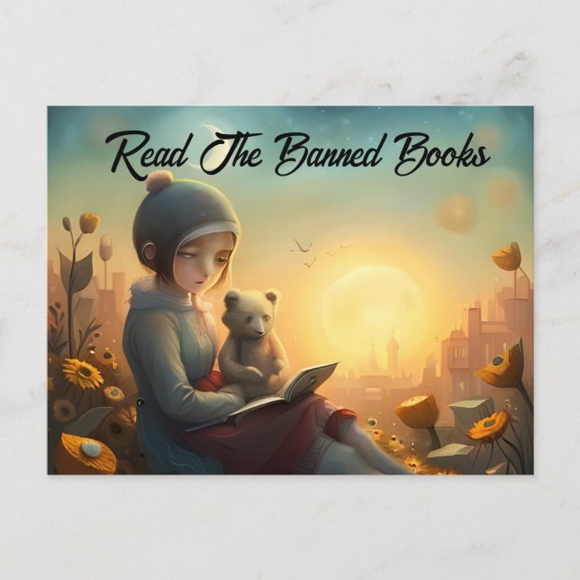 Lesen Sie das "Banned Books Girl and Bären Reading Postkarte (Vorderseite)