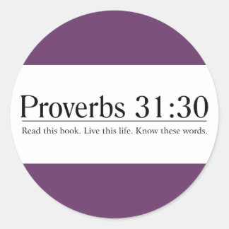 Lesen Sie die Sprichwörter der Bibel 31:30 Runder Aufkleber