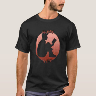 Lesen von Schatten in einem roten Kreis T-Shirt