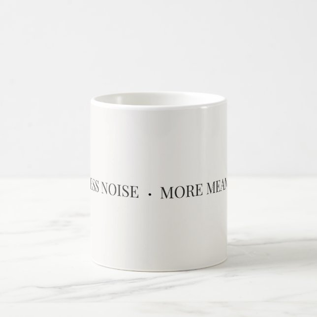 Less Noise More Meaning Tasse – Minimalistisch  (Mittel)