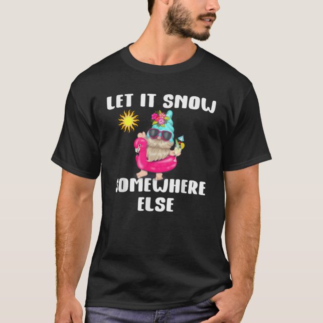 Let It Snow Somewhere Else Flamingo Gnome Christma T-Shirt (Vorderseite)