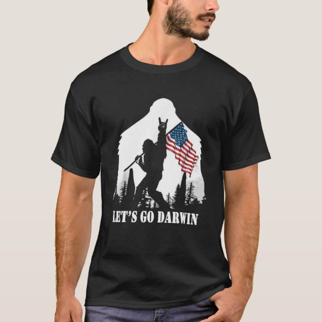 Let's Go Darwin Bigfoot American Flag T-Shirt (Vorderseite)