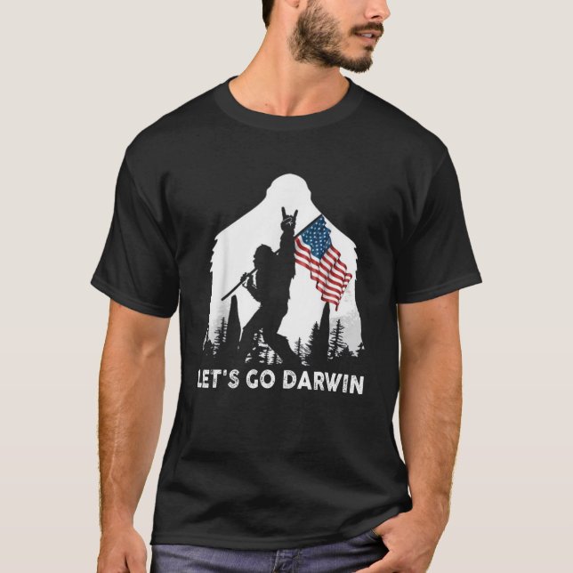 Let's Go Darwin Camping Bigfoot Rock And Roll US F T-Shirt (Vorderseite)