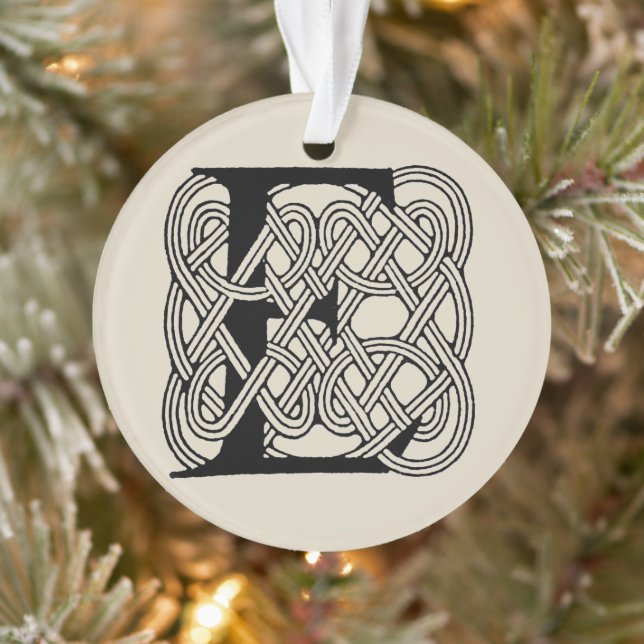 Letter E Celtic Knot Vintag Monogram Ornament (Baum)