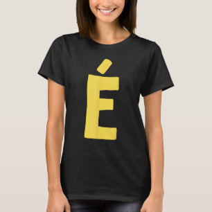Letter É groß und fett in gelb T-Shirt
