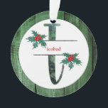 *~* Letter I Christmas FOTO Rustikales Holz AP44 Ornament<br><div class="desc">(Suche nach AP44 für andere ähnliche Artikel) Acryl so leicht. SCHREIBEN I Arbeitet für jedes Geschlecht. Hier ist ein LETTER I Christmas Initial / Monogram Design mit einem bedrückten HOLZ alten verwitterten antiken Scheunenholz grünen Hintergrund auf der Vorder-und Rückseite des Ornaments. Auch ist ein Platz für Sie, um den Namen...</div>