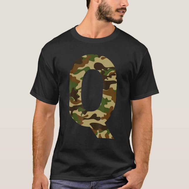 Letter Q Hauptstadt Alphabet Camouflage Initial T-Shirt (Vorderseite)