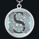 Letter S Vintag Celtic Knot Monogram Versilberte Kette<br><div class="desc">Celtic Knot Letter S Der Hauptstadt Letter S wickelt sich um einen Vintagen keltischen Knoten. Dieses Vintage "S" ist ein wunderbares Monogramm für den "S" jemand in deinem Leben! Dieses erste S wird in einem sehr verzierten Schriftstil gemacht, typisch für das alte Englisch und die alte Welt keltische Knoten, die...</div>