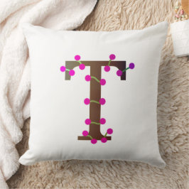 Letter T dekoriert anfänglich auf weiß Kissen