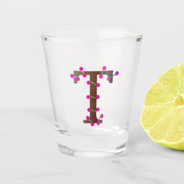 Letter T dekoriert anfänglich auf weiß Schnapsglas