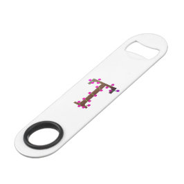 Letter T dekoriert anfänglich auf weiß Speed Flaschenöffner