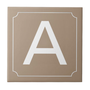 Letter Tile - Beige mit Rahmen Fliese