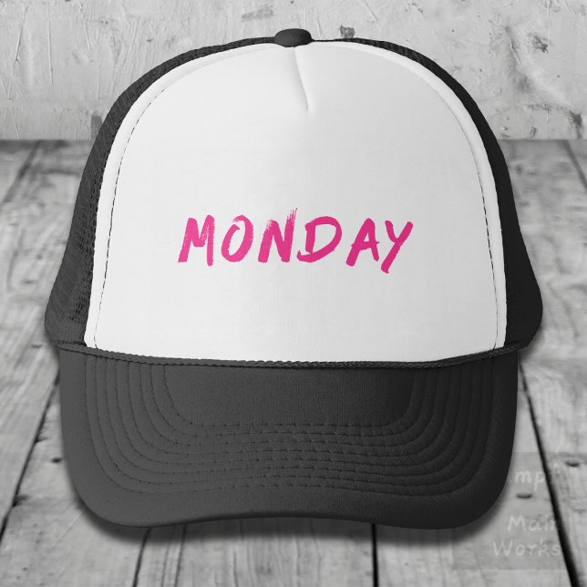 Lettering Design ‘Monday’ in Pink Truckerkappe (Von Creator hochgeladen)