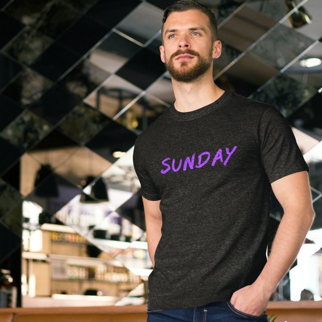 Lettering Design ‘Sunday’ in Purple T-Shirt (Von Creator hochgeladen)