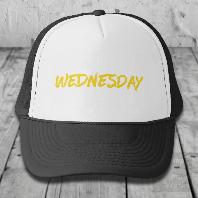 Lettering Design ‘Wednesday’ in Yellow Truckerkappe (Von Creator hochgeladen)