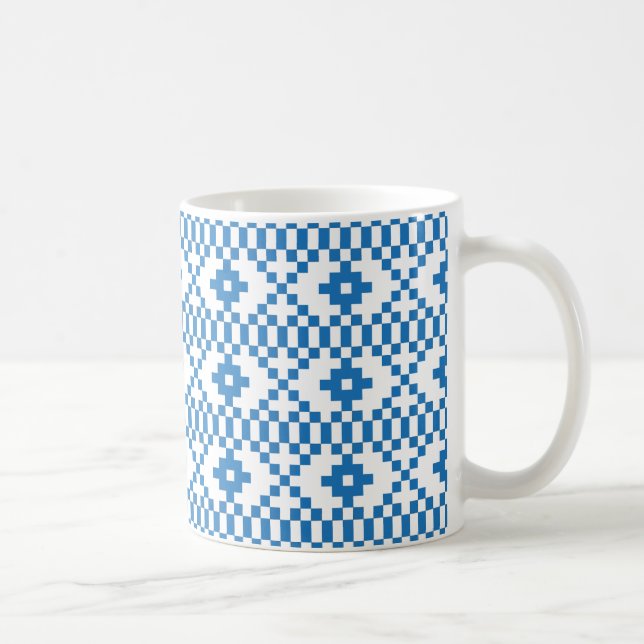 Lettisch-blaue und weiße Stammeskunst Kaffeetasse (Rechts)
