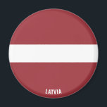 Lettische Flagge Charming Patriotic Magnet<br><div class="desc">Die lettische Flagge Bezauberndes Patriotisches Magnet mit der lettischen Flagge zeigte sich überall auf dem Magneten. Der Name des Landes ist in das Design am unteren Rand des Bildes eingebunden. Der Text kann mit der Funktion "Anpassen!" vollständig angepasst werden. Dieses schöne Lettland Magnet ist das stilvolle Geschenk für jeden Anlass....</div>