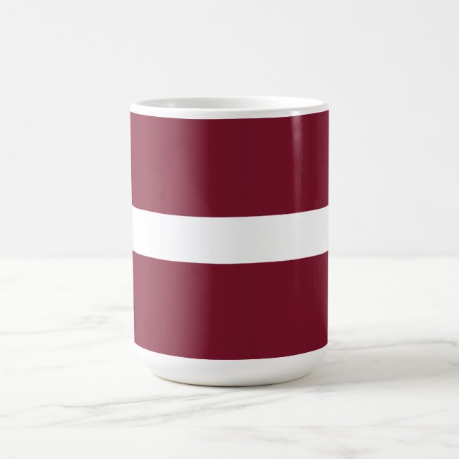 Lettland-Flagge Kaffeetasse (Mittel)