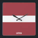 Lettland National Flag Patriotic Quadratische Wanduhr<br><div class="desc">Die Nationalflagge der Lettland Nationalflagge Patriotic Square Uhr mit der Landesflagge in den Farben der Nationalfarben, die über die Uhr gedruckt werden. Der Name des Landes ist in das Design am unteren Rand des Bildes eingebunden. Text ist vollständig anpassbar mit "Anpassen!" Eigenschaft. Dieses charmante Design ist das atemberaubende Geschenk und...</div>