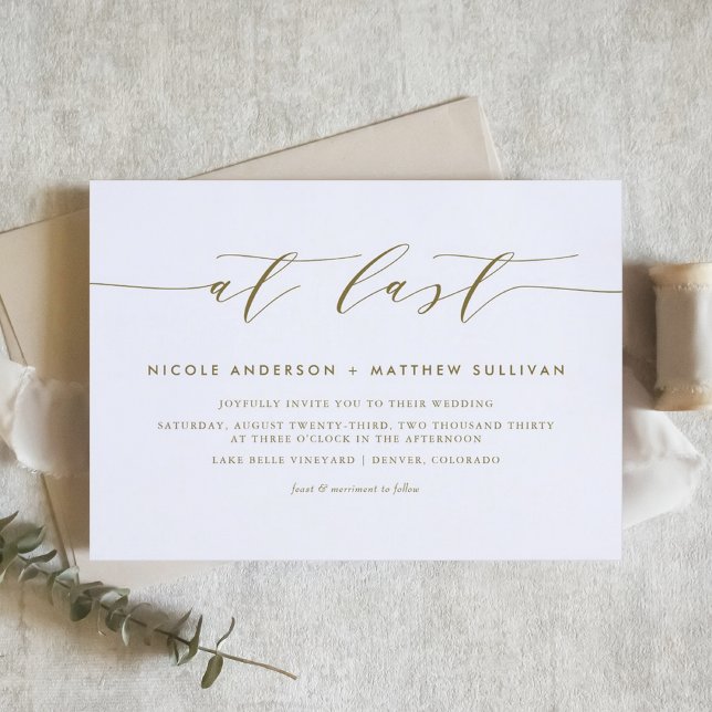 Letzte Minimalistische Skripthochzeit Einladung (At Last Gold Minimalist Script Wedding Invitation)