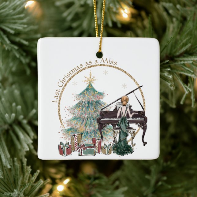 Letzte Weihnachten als Miss | Roter Kopf Piano Keramikornament (Baum)