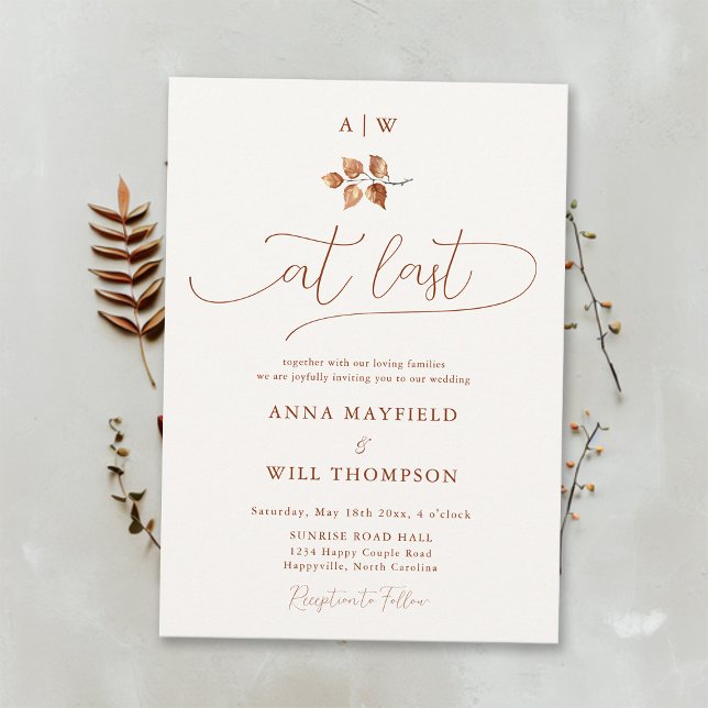 Letzten Herbst: Elegante Kalligrafie-Foliage Einladung (At Last Elegant Romantic Calligraphy Fall Autumn Wedding Invitation Modern Classic Terracotta Orange)