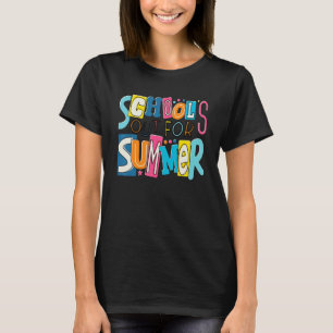 Letzten Schultag ist die Schule für den Sommer vor T-Shirt