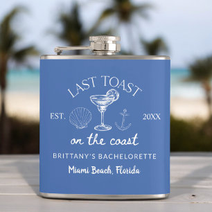Letzter Toast am Junggeselinnen-Abschied am Strand Flachmann