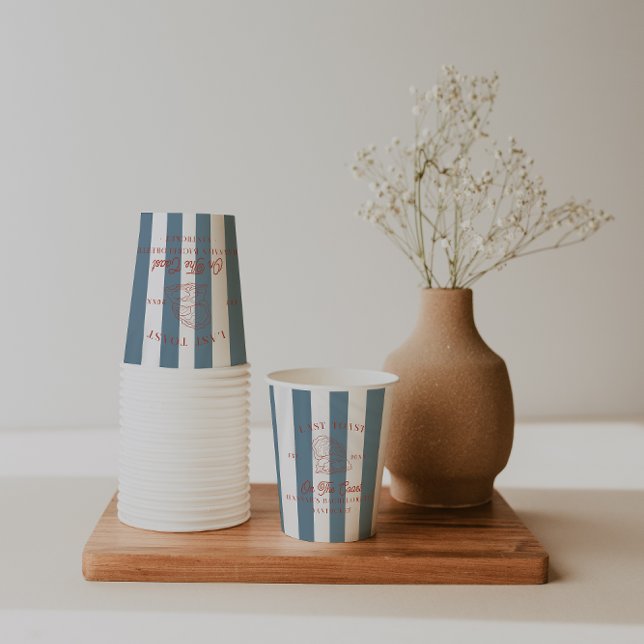 Letzter Toast auf der Küstenstraße Pappbecher (Von Creator hochgeladen)