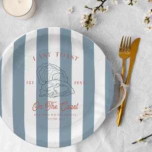 Letzter Toast auf der Küstenstraße Pappteller