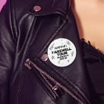 Letzter Tour Punk Rock Band Junggeselinnen-Abschie Button<br><div class="desc">Schalten Sie die Lautstärke für den ultimativen Absender ein! Diese edgy Punk Rockkollektion hat alles, was Sie für das "Farewell Tour" Wochenende der Braut brauchen: Einladungen im Stile eines Grundes, Wild Party Games, fette Beschilderung und Extras, die Rock ‘n’ Roll schreien. Ideal für Lederjacken, Fischernetze und einen letzten Mosh vor...</div>