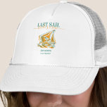 Letztes Segel vor dem Schleier-Junggeselinnen-Absc Truckerkappe<br><div class="desc">Mit unserem Last Sail Before the Veil Trucker Hut könnt Ihr euren bachelorette Look noch einmal in die Hand nehmen! Dieses trendige und praktische Accessoire ist perfekt für die Braut und ihre Crew, bei stilvollem Feiern zu tragen. Egal ob Sie auf Hochtouren reisen oder am Strand feiern, dieser Hut behalte...</div>