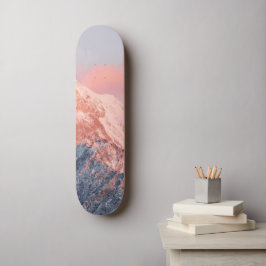 Letztes Sonnenlicht auf dem Berg Storžič, Slowenie Skateboard
