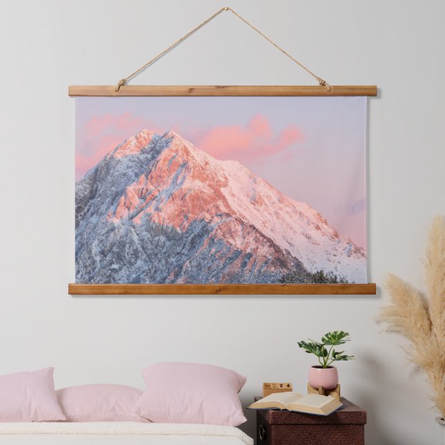 Letztes Sonnenlicht auf dem Berg Storžič, Slowenie Wandteppich Mit Holzrahmen (Schlafzimmer)