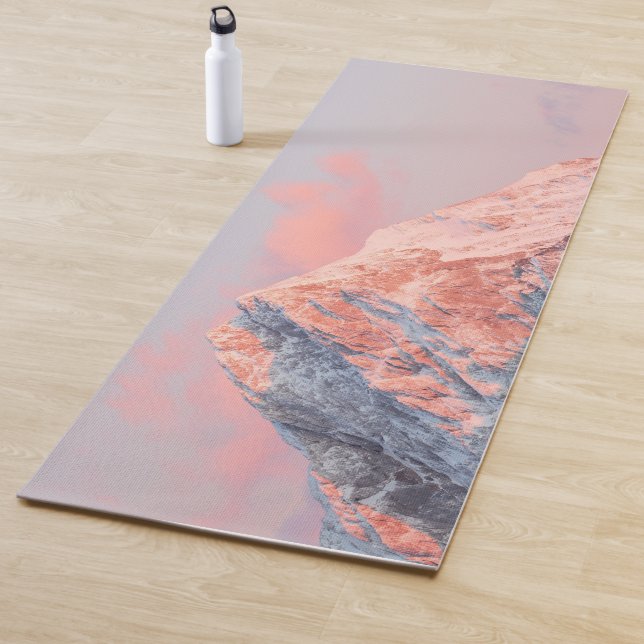 Letztes Sonnenlicht auf dem Berg Storžič, Slowenie Yogamatte (Beispiel)