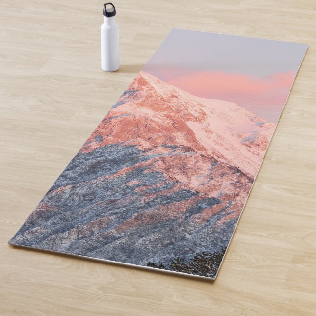 Letztes Sonnenlicht auf dem Berg Storžič, Slowenie Yogamatte (Beispiel)