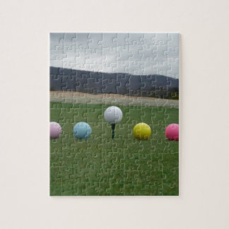 leuchtend farbige Golfbälle auf einem Berg Puzzle