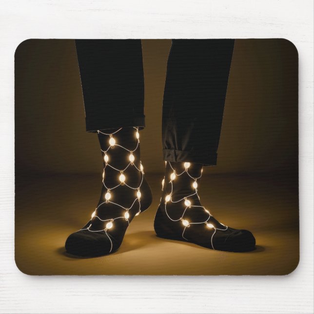 Leuchtende Lichtschnur in schwarzen Socken Mousepad (Vorne)